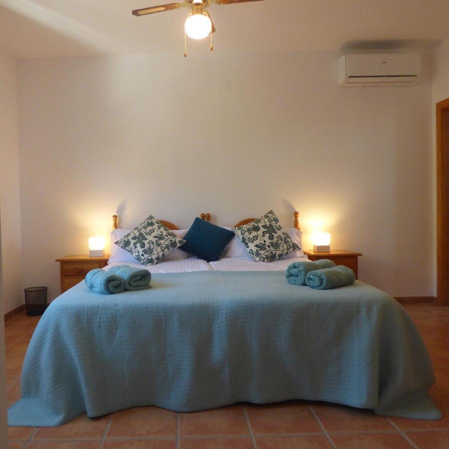 Cortijo Rocas Altas Villa Iznájar Екстериор снимка