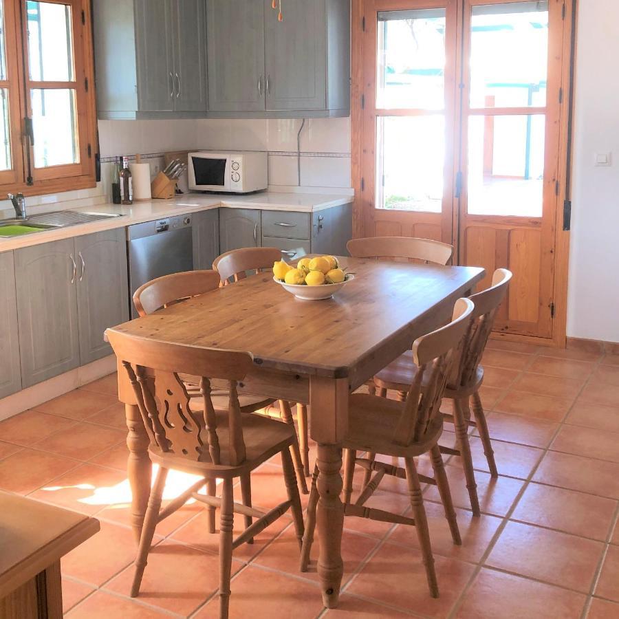 Cortijo Rocas Altas Villa Iznájar Екстериор снимка